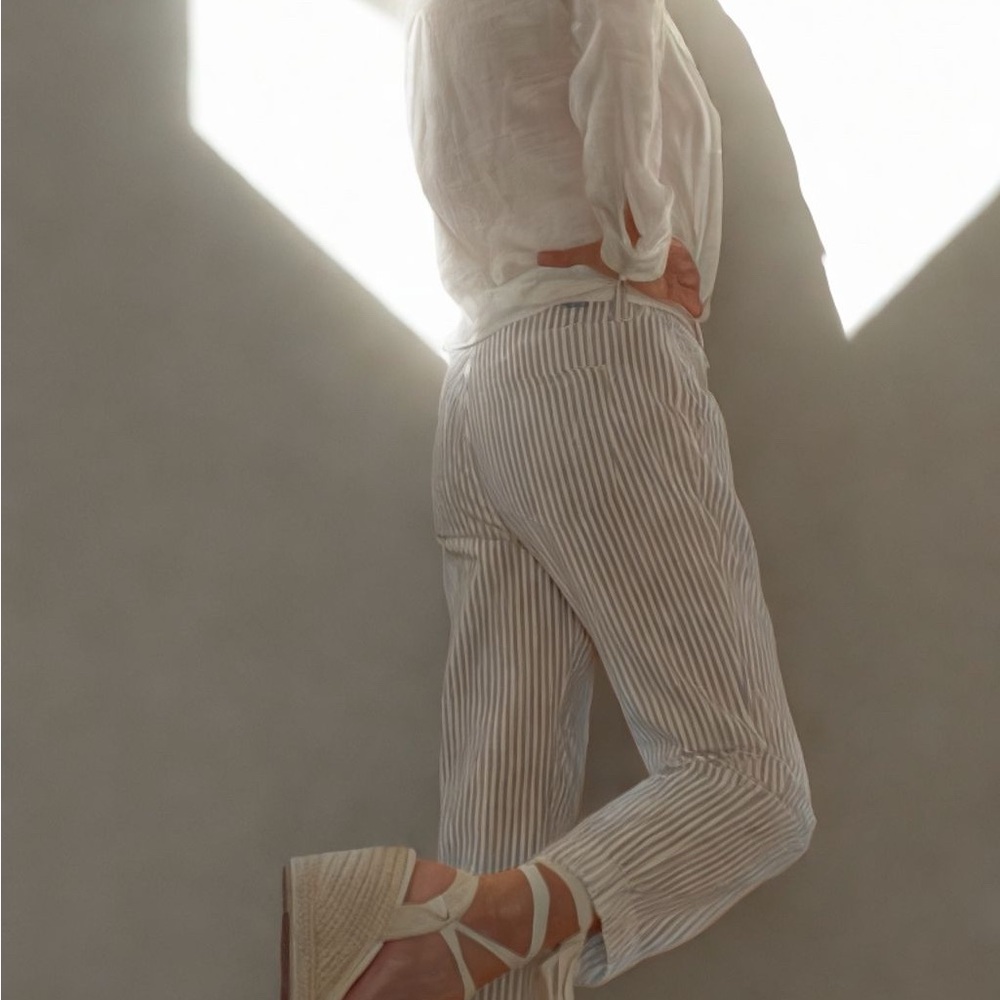 Jag Jeans White and Light Blue Striped Cropped Pants